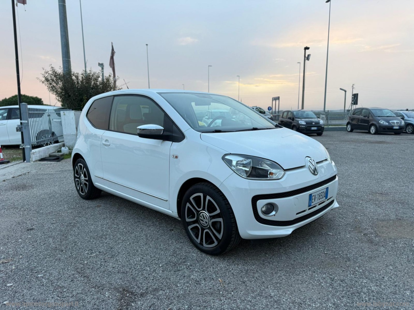 VOLKSWAGEN up!