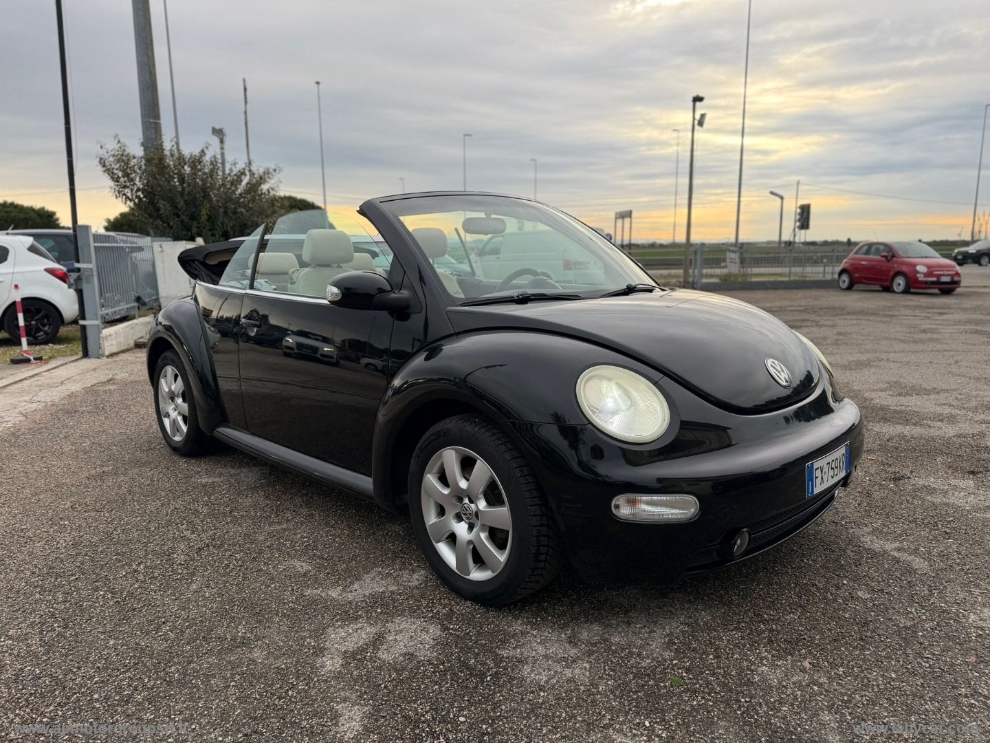 VOLKSWAGEN New Beetle