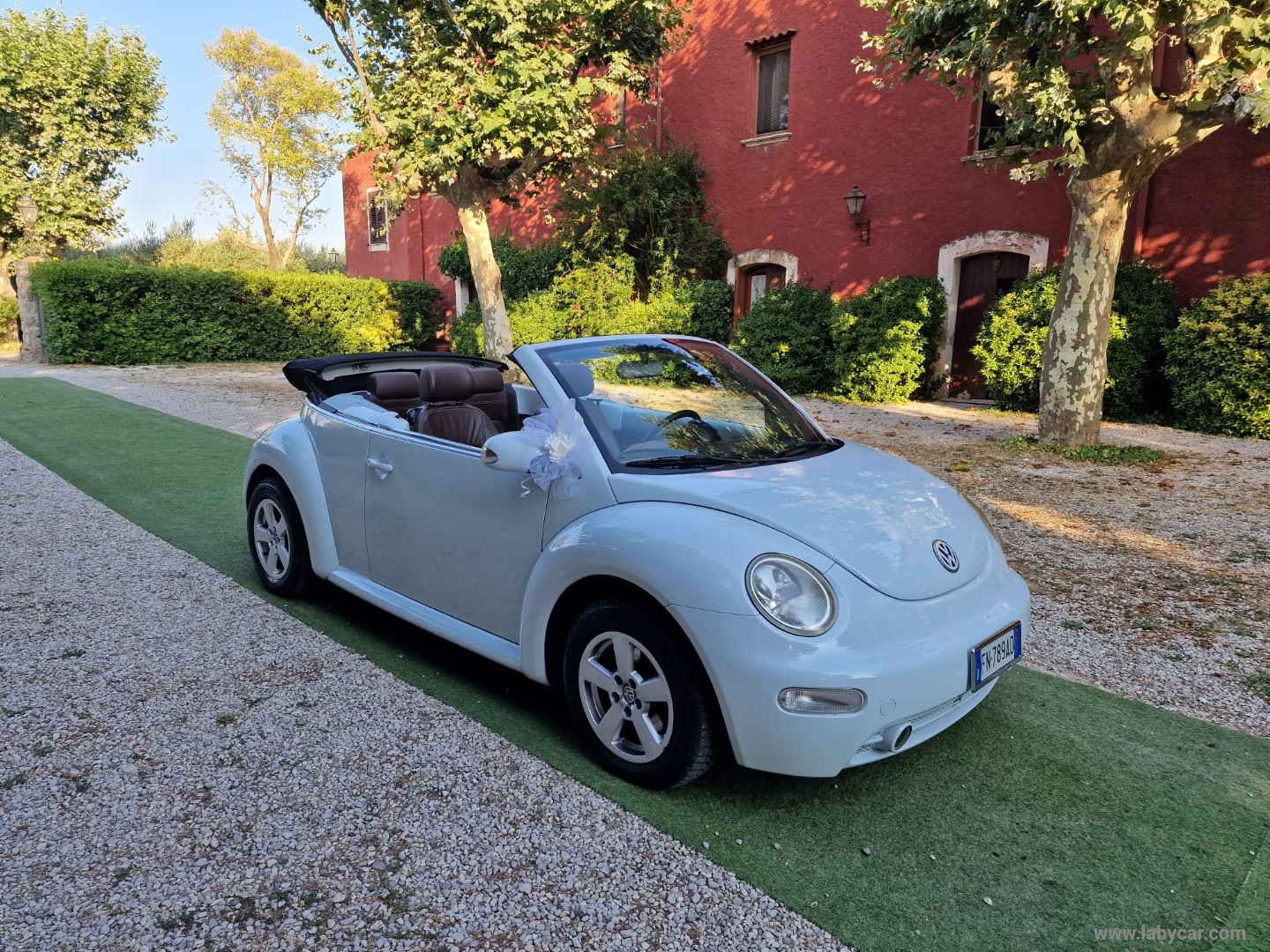 VOLKSWAGEN New Beetle