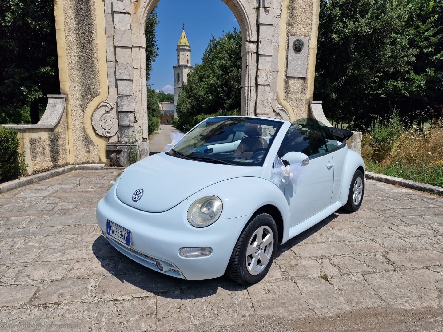 VOLKSWAGEN New Beetle