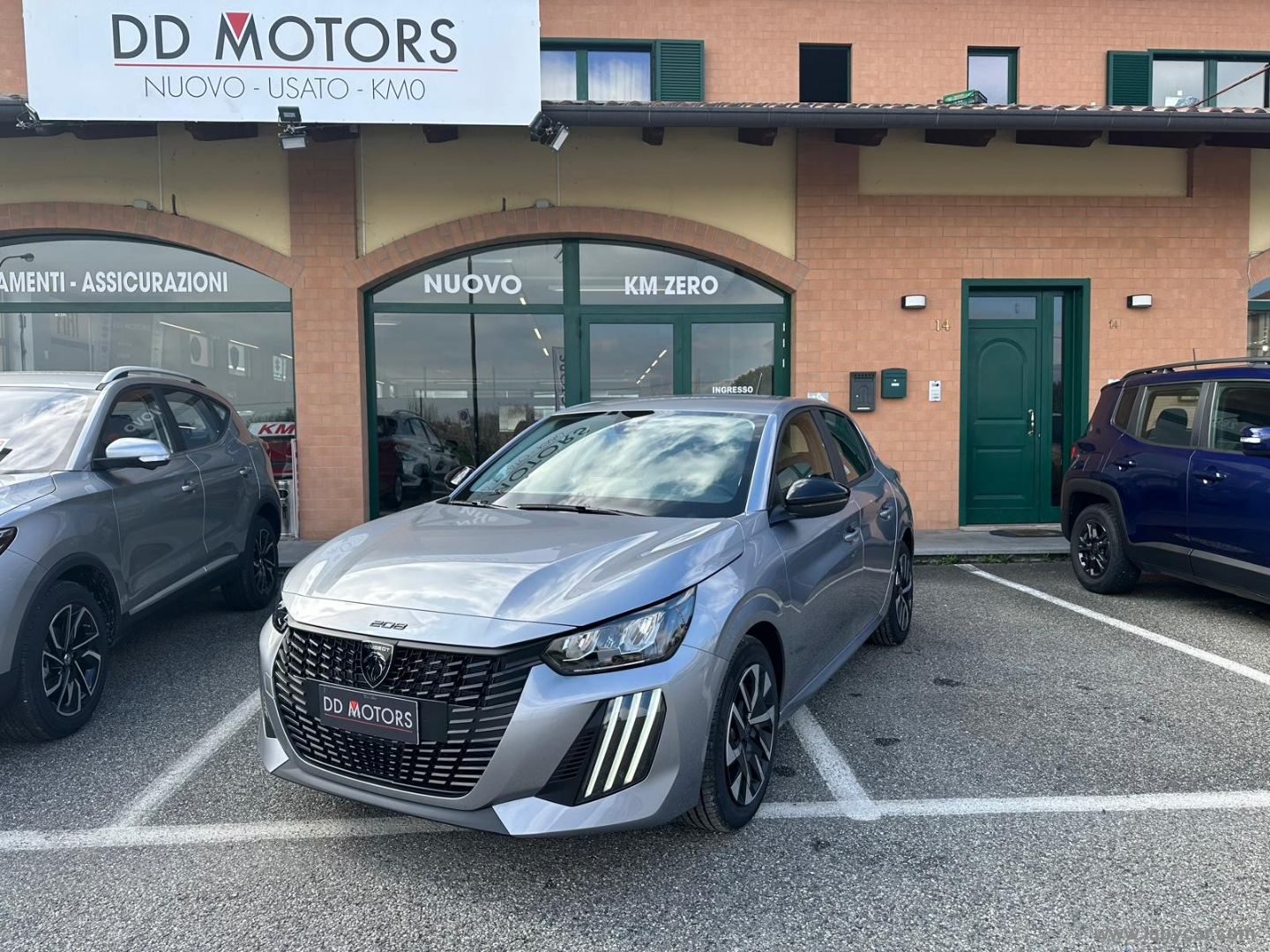 PEUGEOT 208