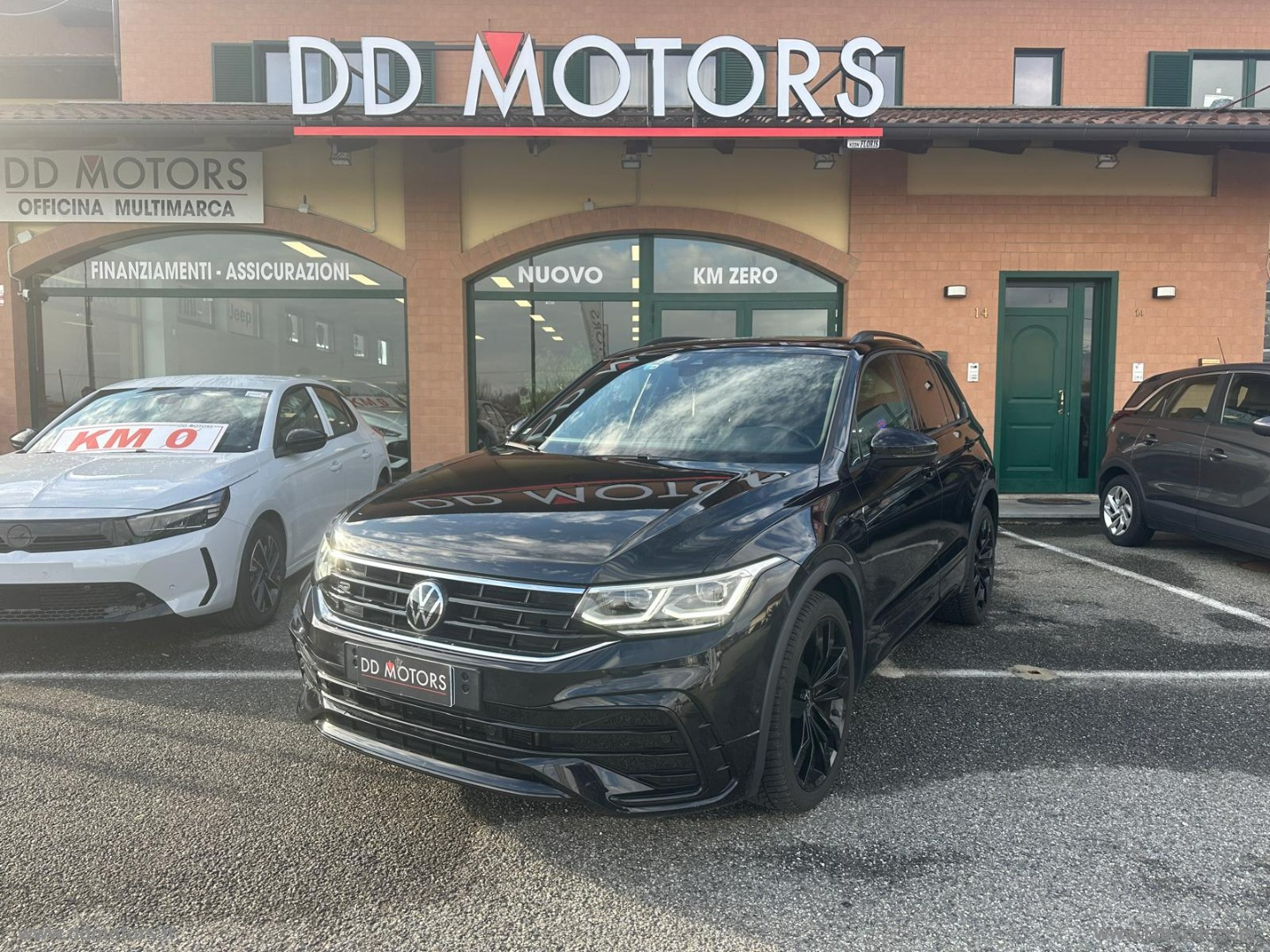 VOLKSWAGEN Tiguan