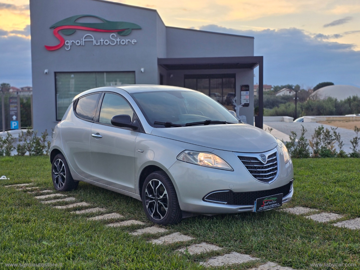 LANCIA Ypsilon