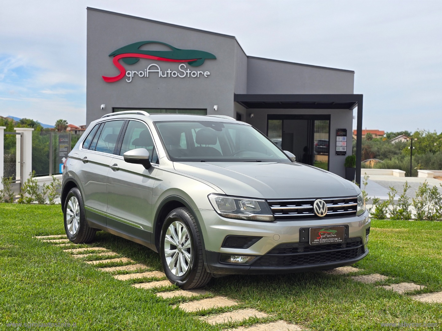 VOLKSWAGEN Tiguan