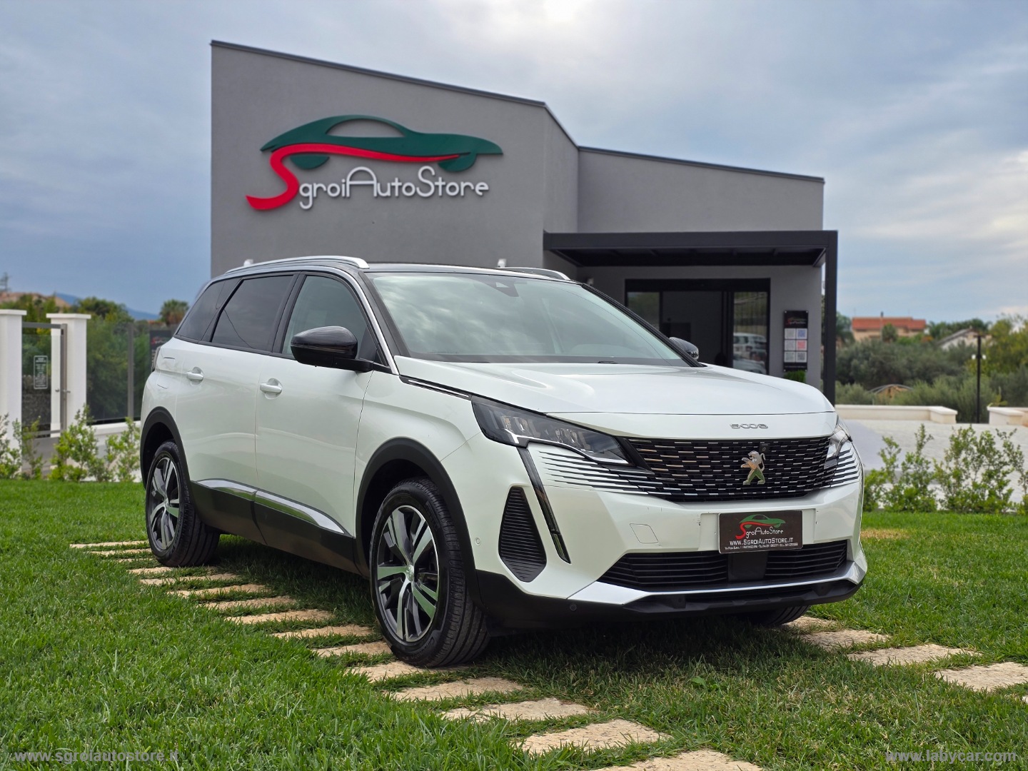 PEUGEOT 5008