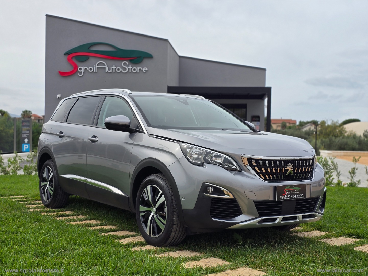 PEUGEOT 5008