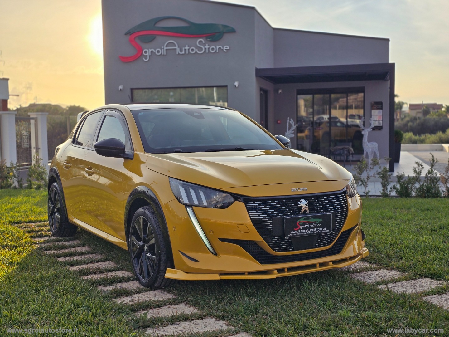 PEUGEOT 208