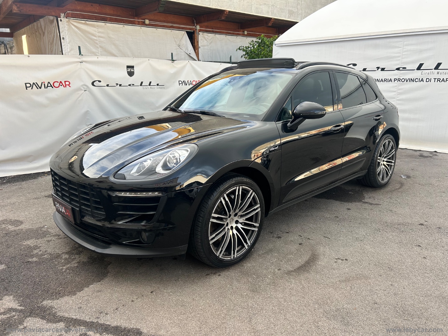 PORSCHE Macan