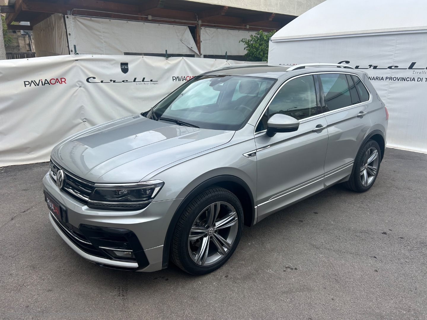 VOLKSWAGEN Tiguan