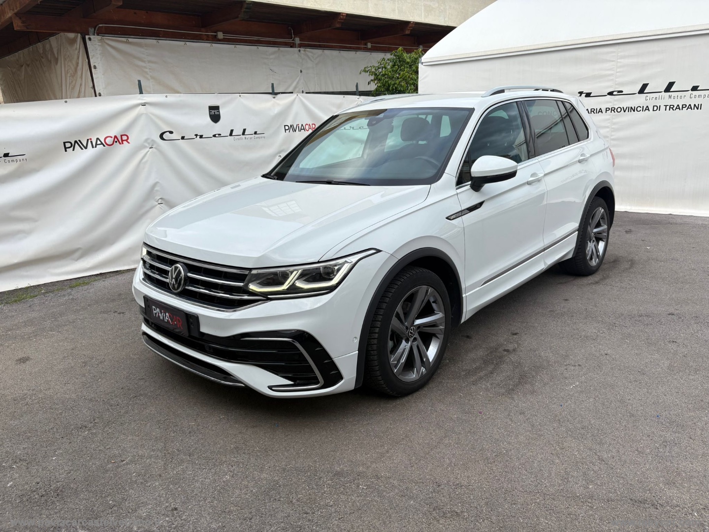 VOLKSWAGEN Tiguan