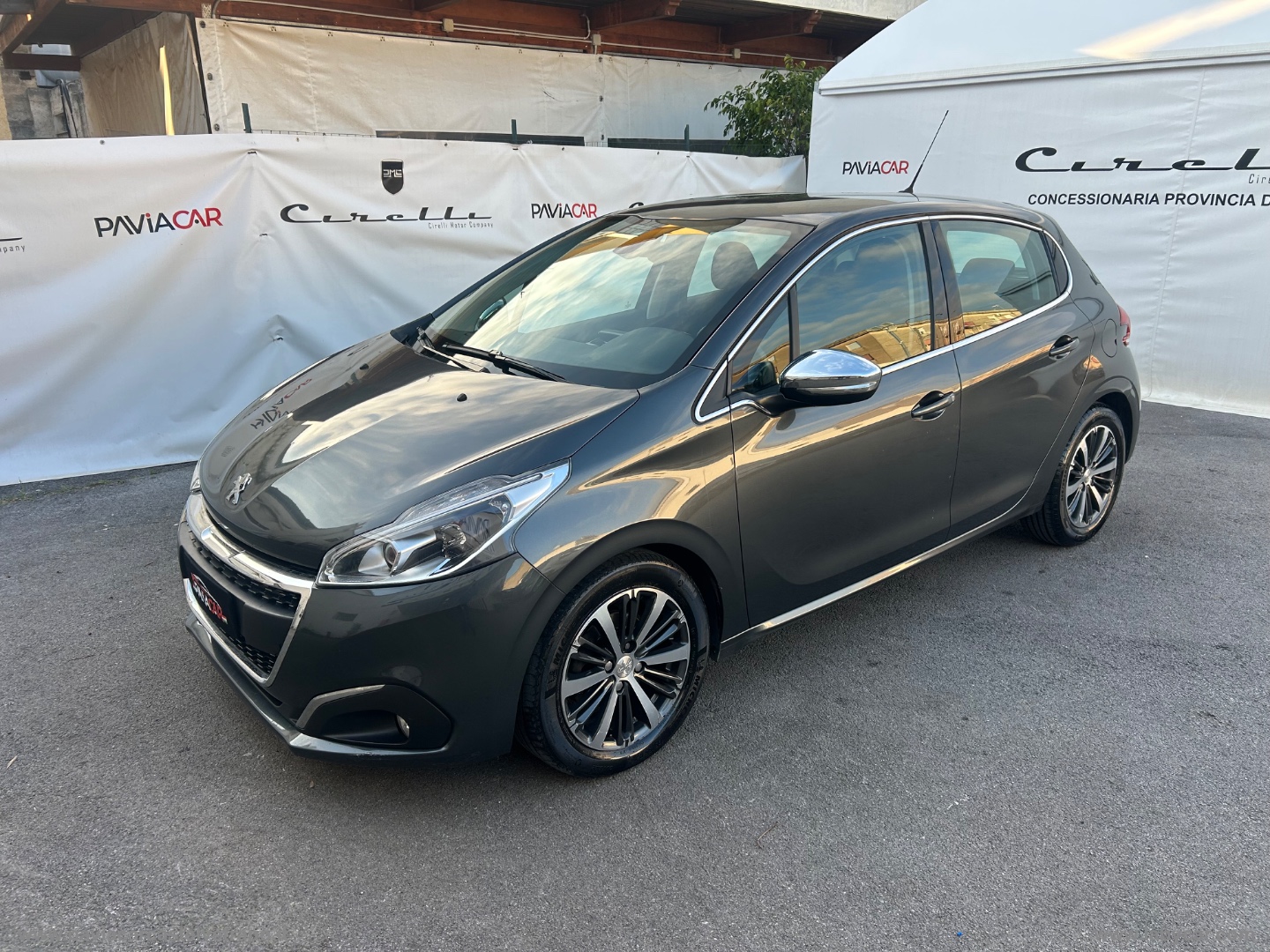PEUGEOT 208