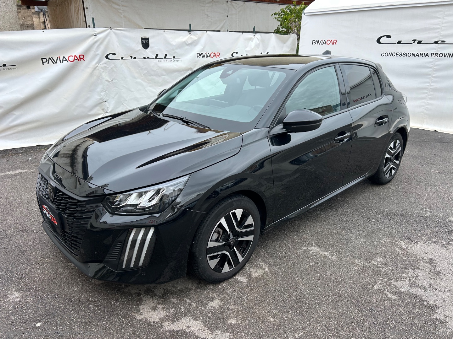 PEUGEOT 208