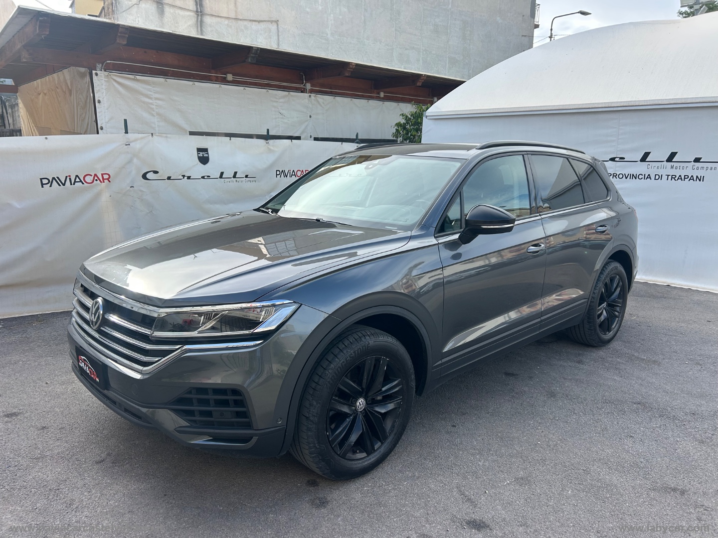 VOLKSWAGEN Touareg