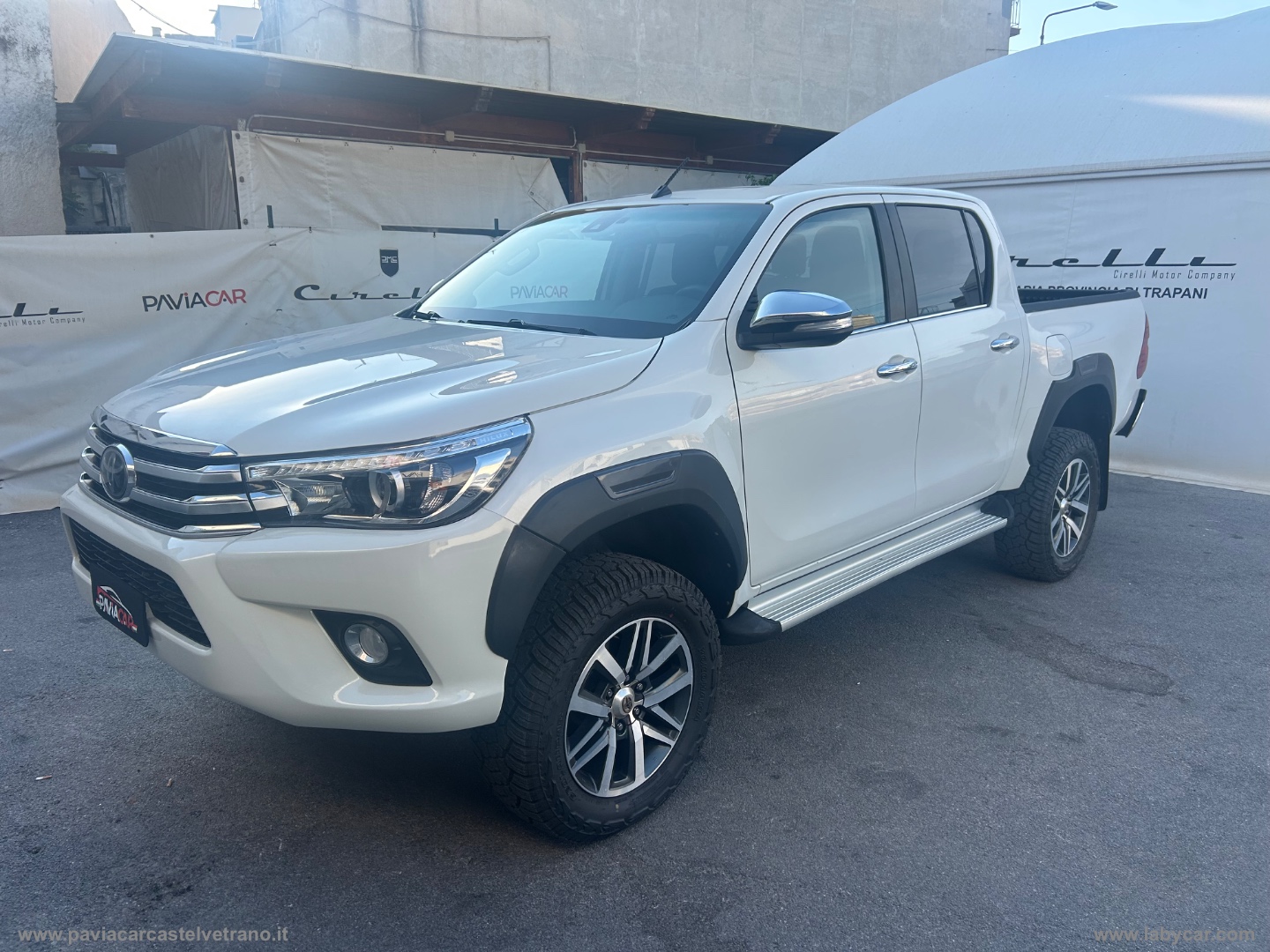 TOYOTA Hilux