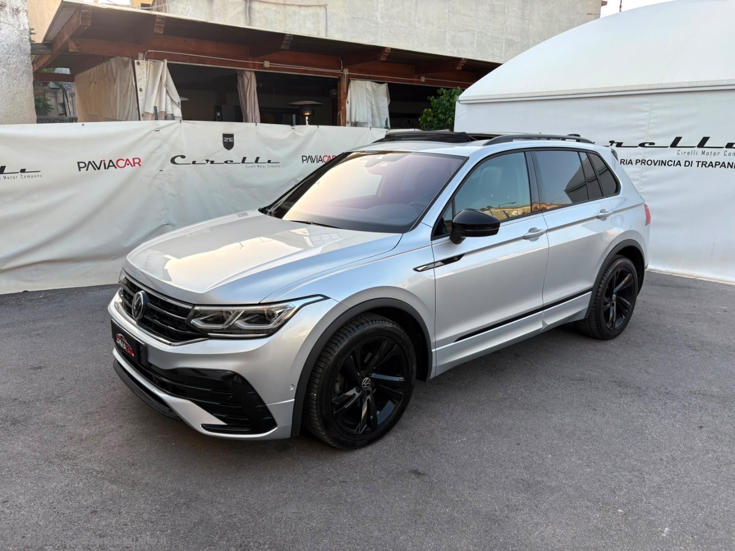 VOLKSWAGEN Tiguan