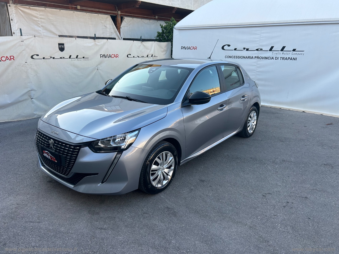 PEUGEOT 208