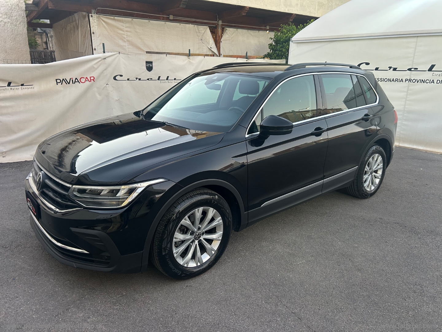 VOLKSWAGEN Tiguan