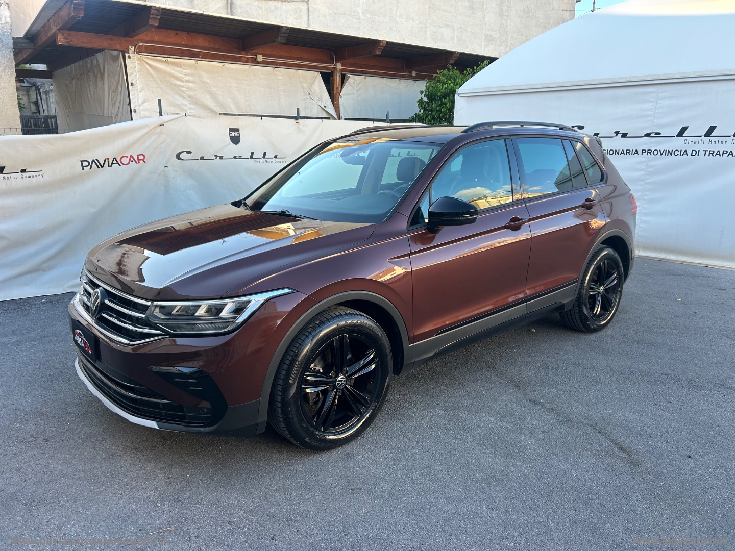 VOLKSWAGEN Tiguan