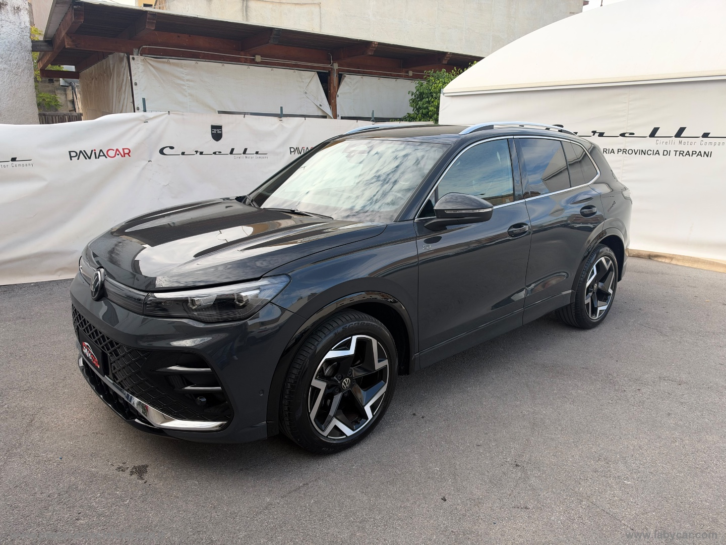 VOLKSWAGEN Tiguan
