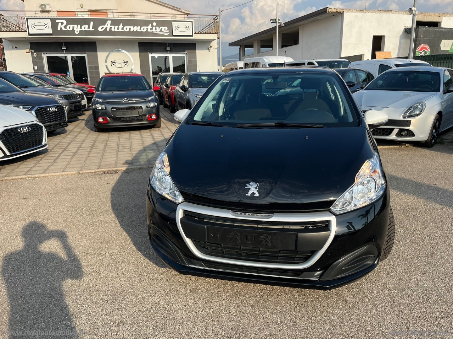 PEUGEOT 208