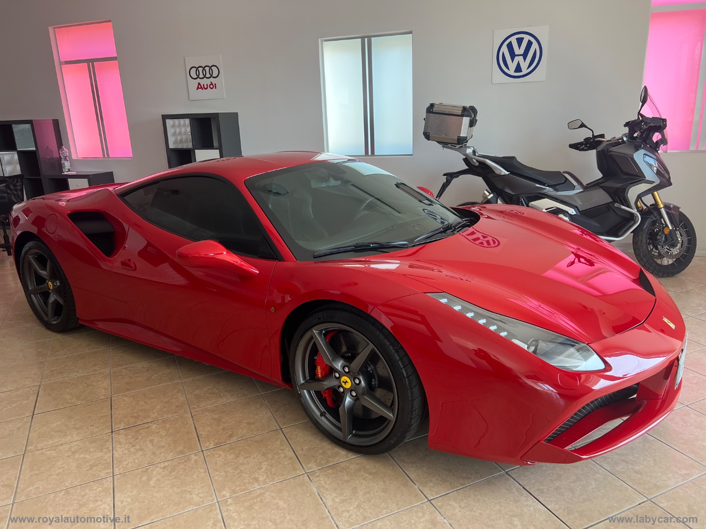 FERRARI 488