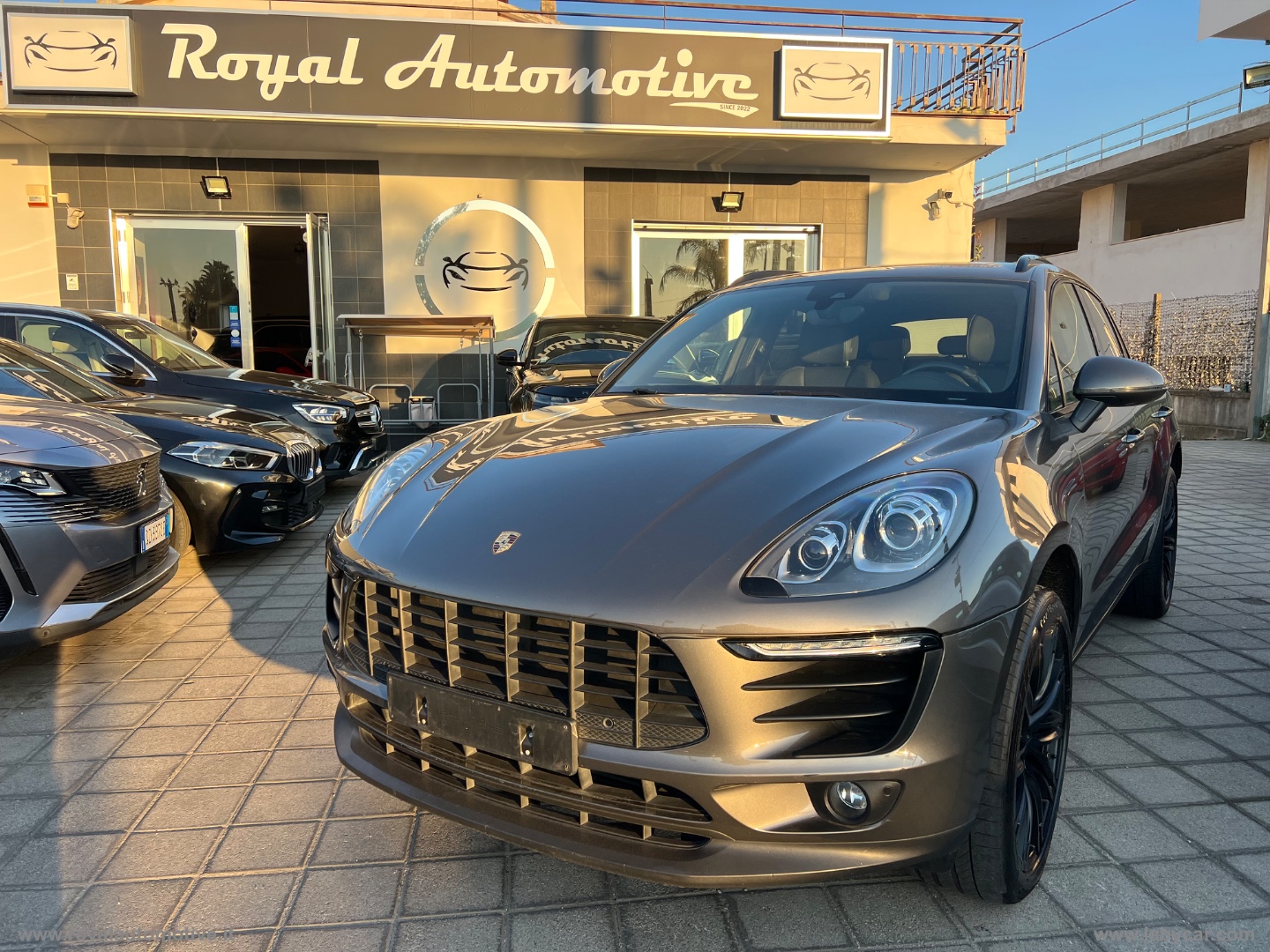 PORSCHE Macan