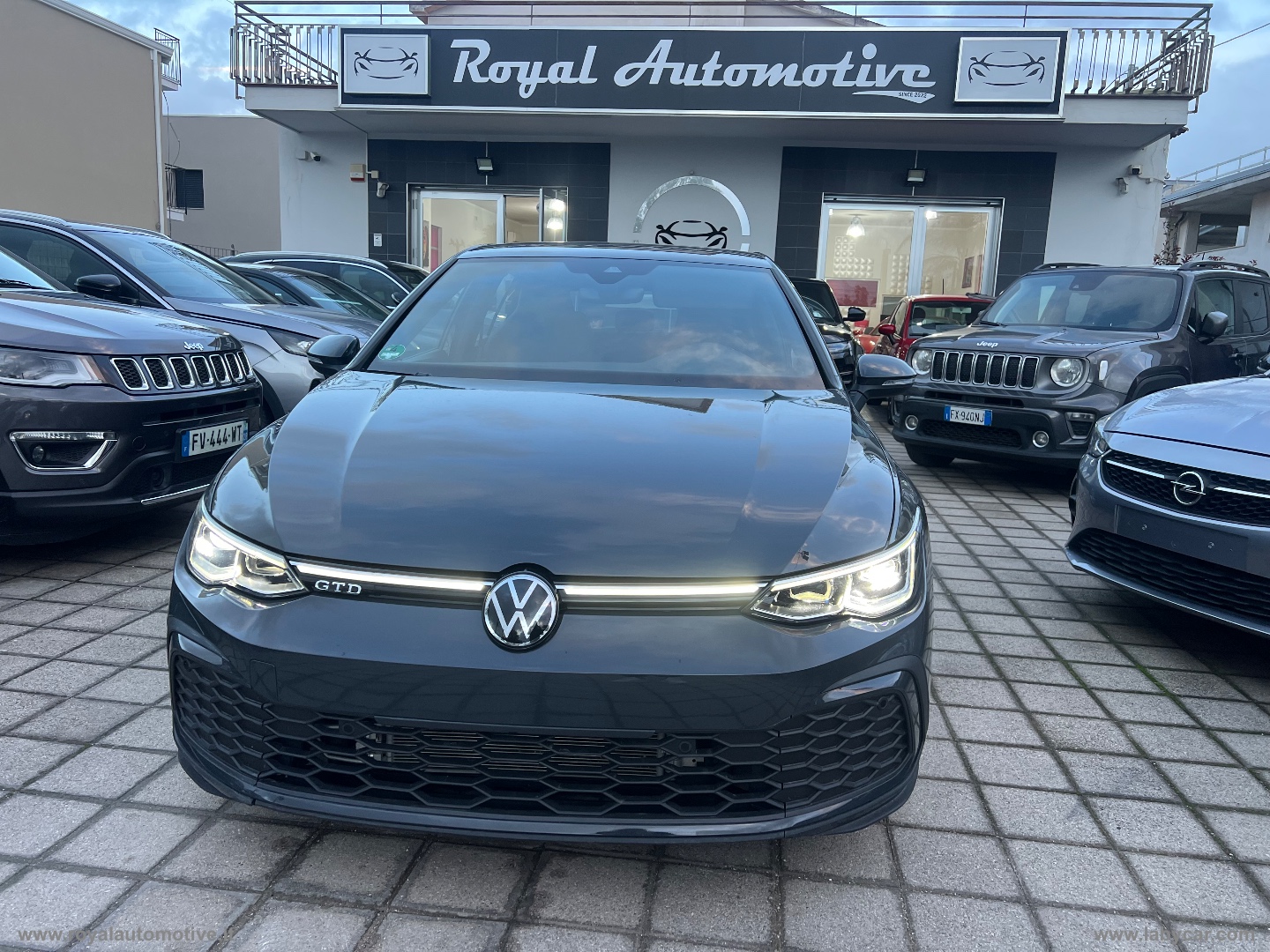 VOLKSWAGEN Golf