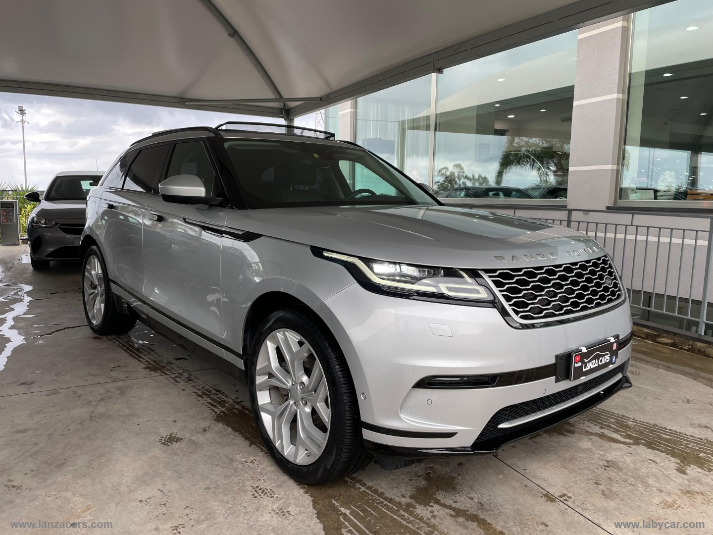 RR Velar 2.0D 240 R-Dynamic HSE                                                        
