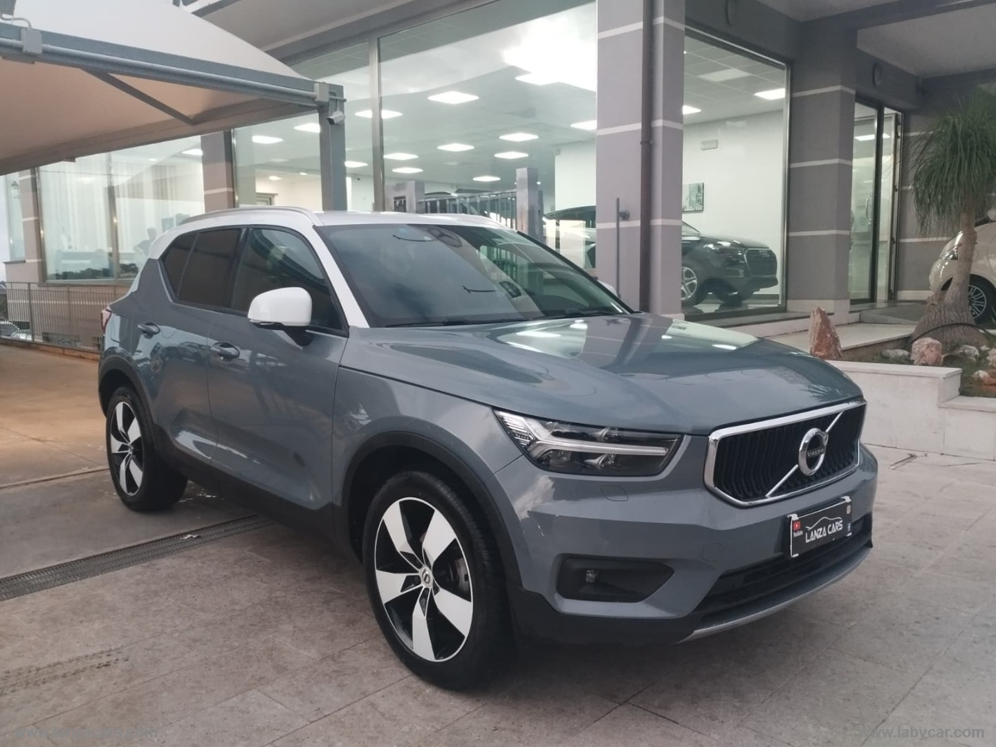 VOLVO XC40