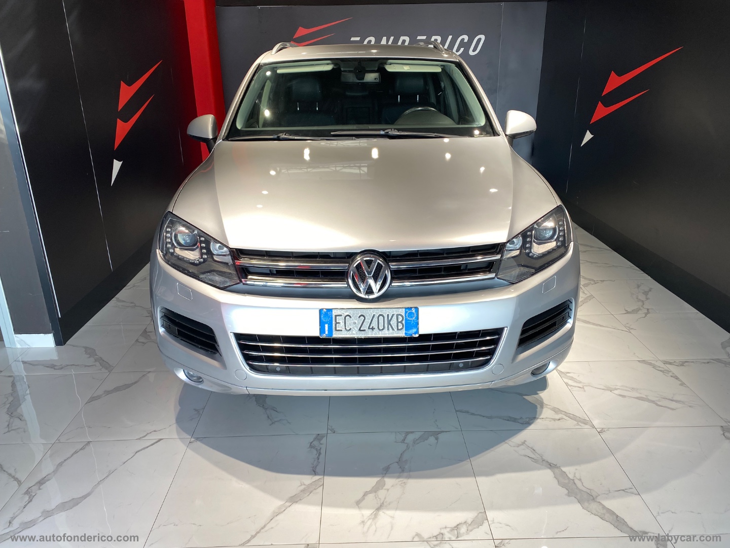 VOLKSWAGEN Touareg