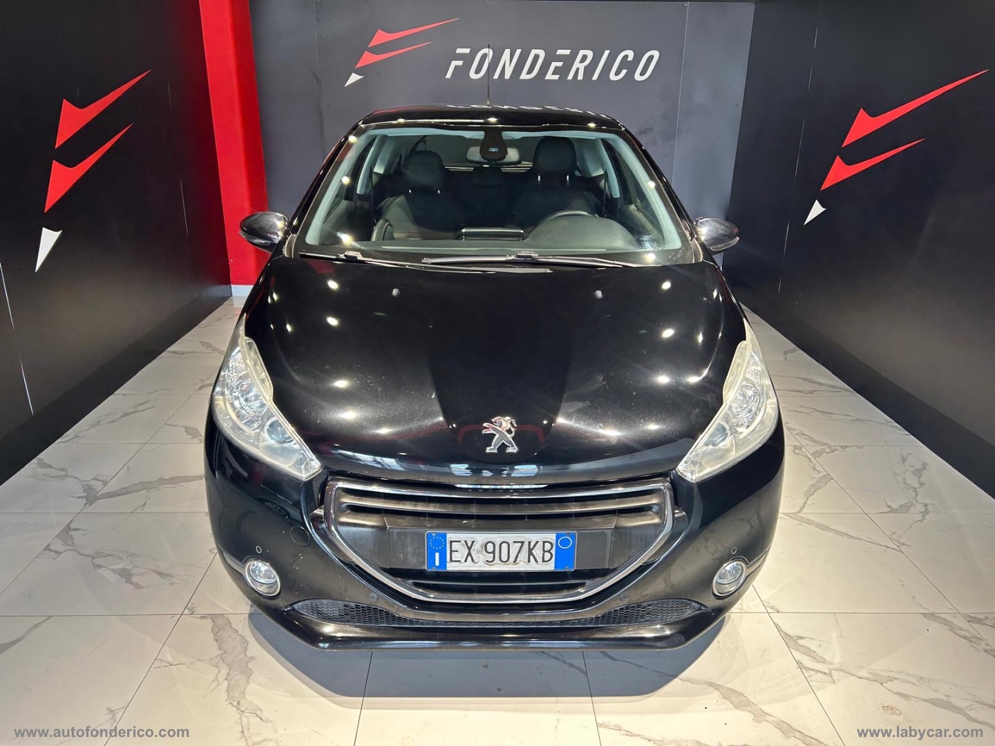 PEUGEOT 208