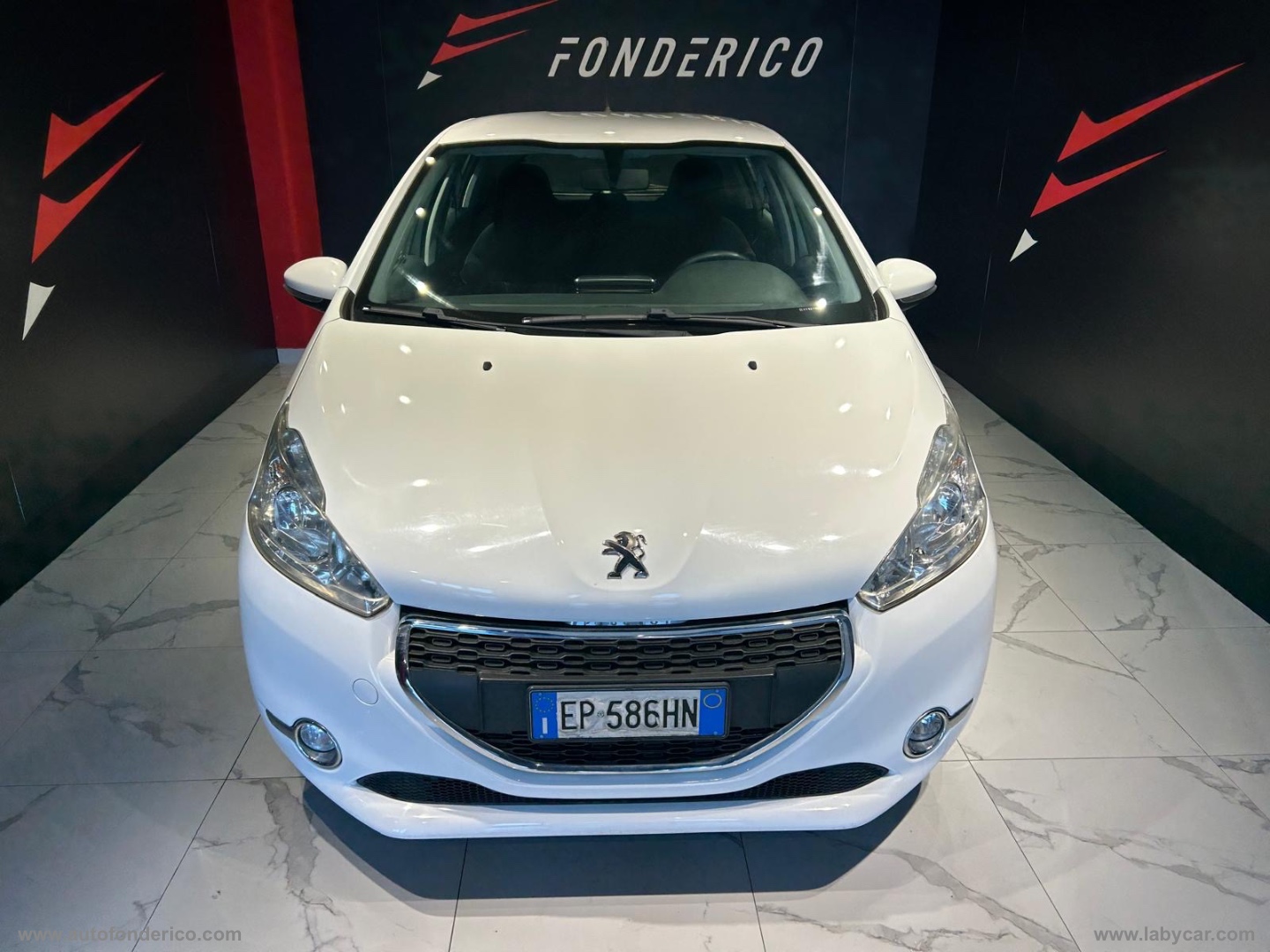 PEUGEOT 208
