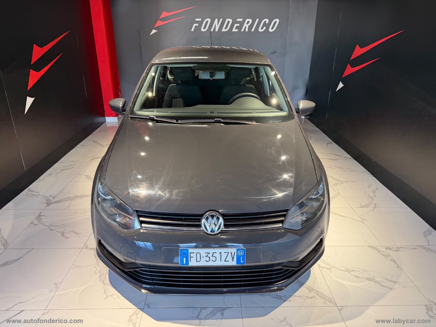 VOLKSWAGEN Polo