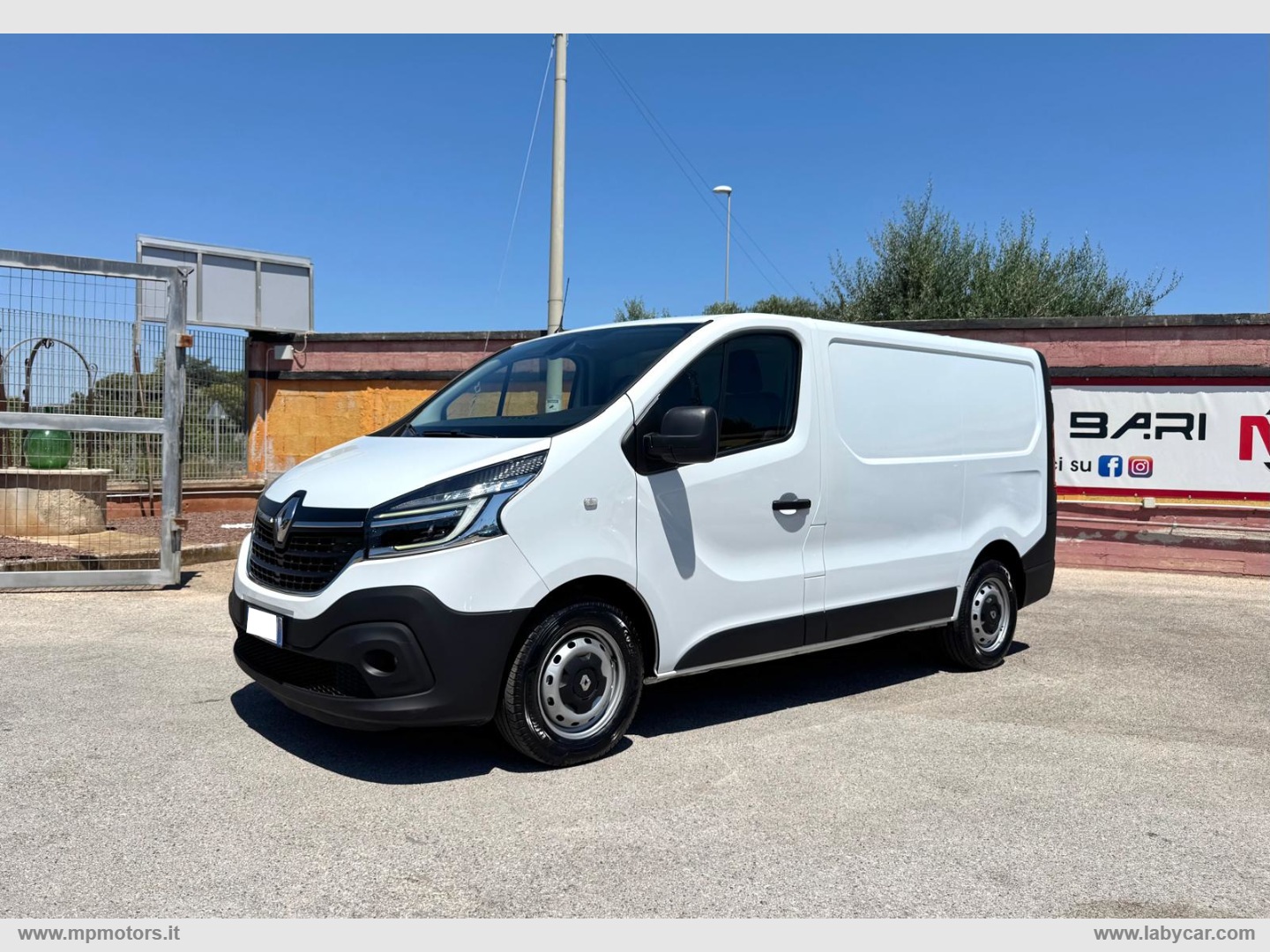RENAULT Trafic