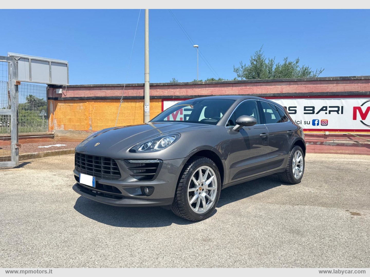 PORSCHE Macan