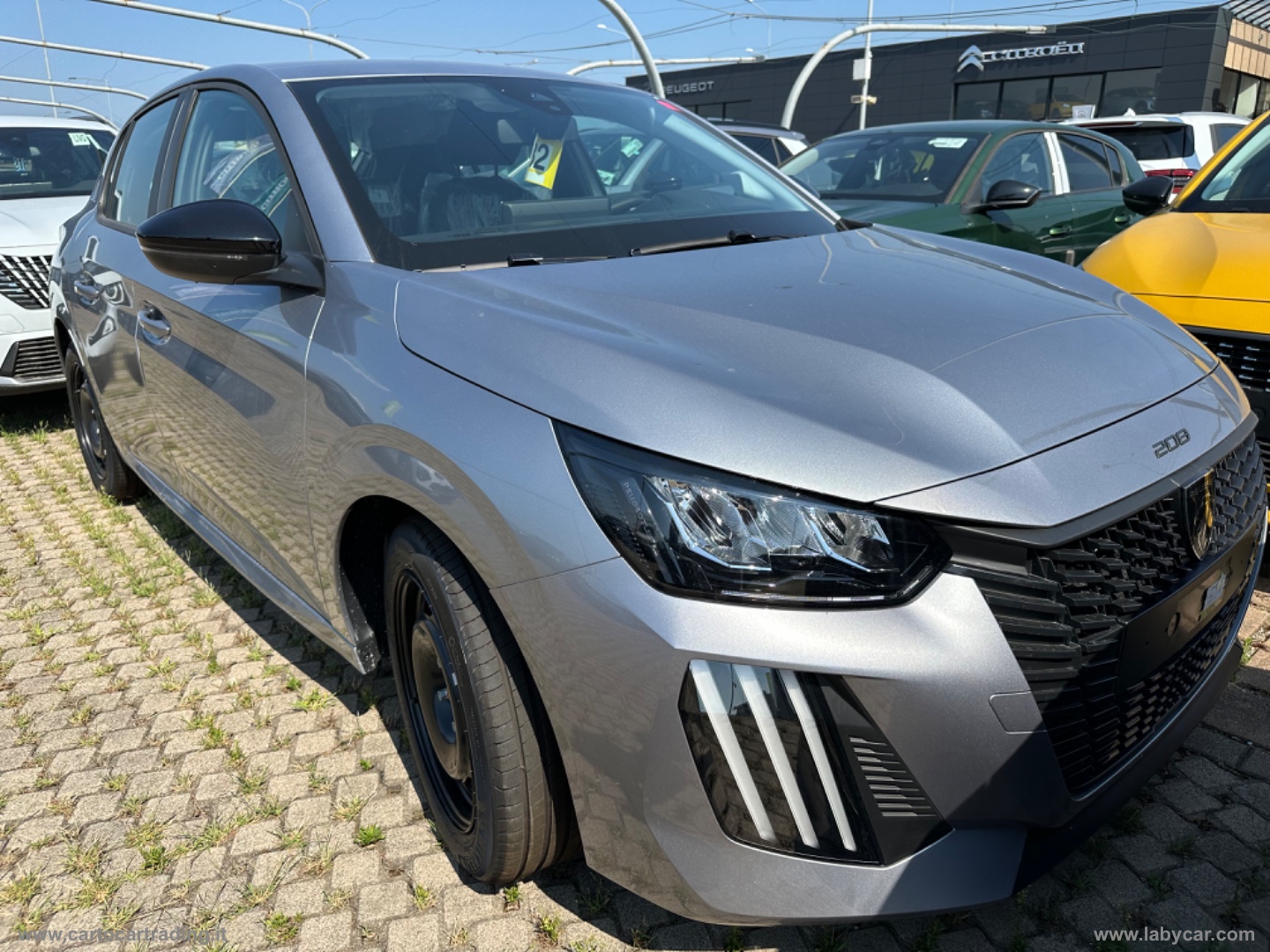 PEUGEOT 208