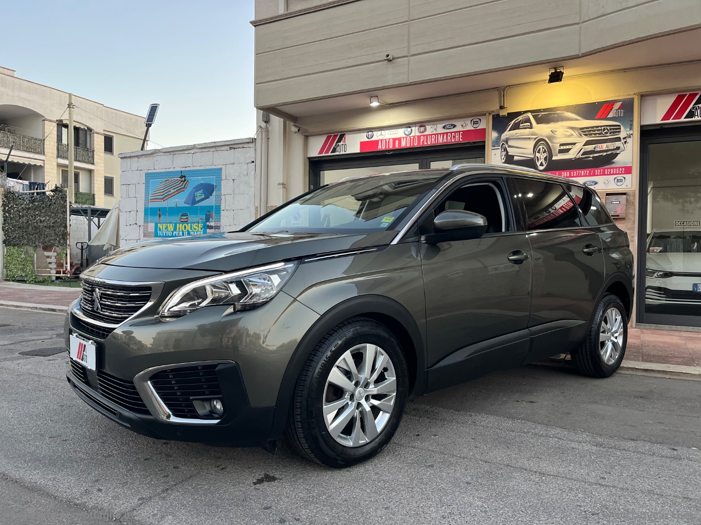 PEUGEOT 5008