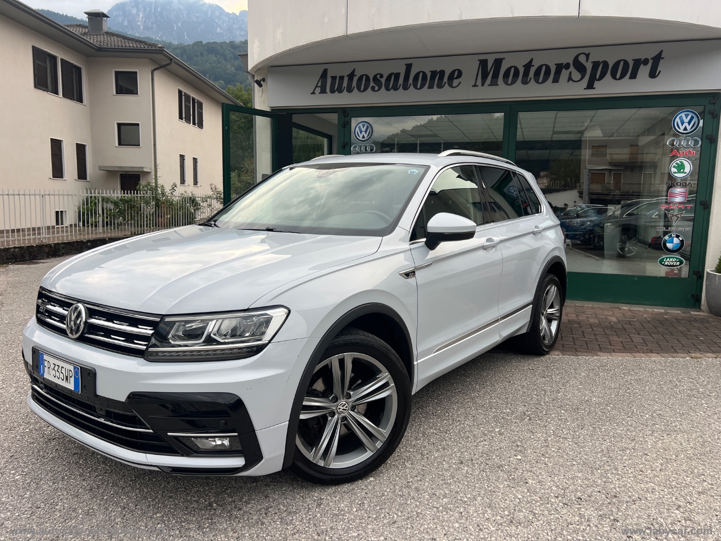 VOLKSWAGEN Tiguan 2.0 TDI DSG 4MOTION Sport BMT RLINE