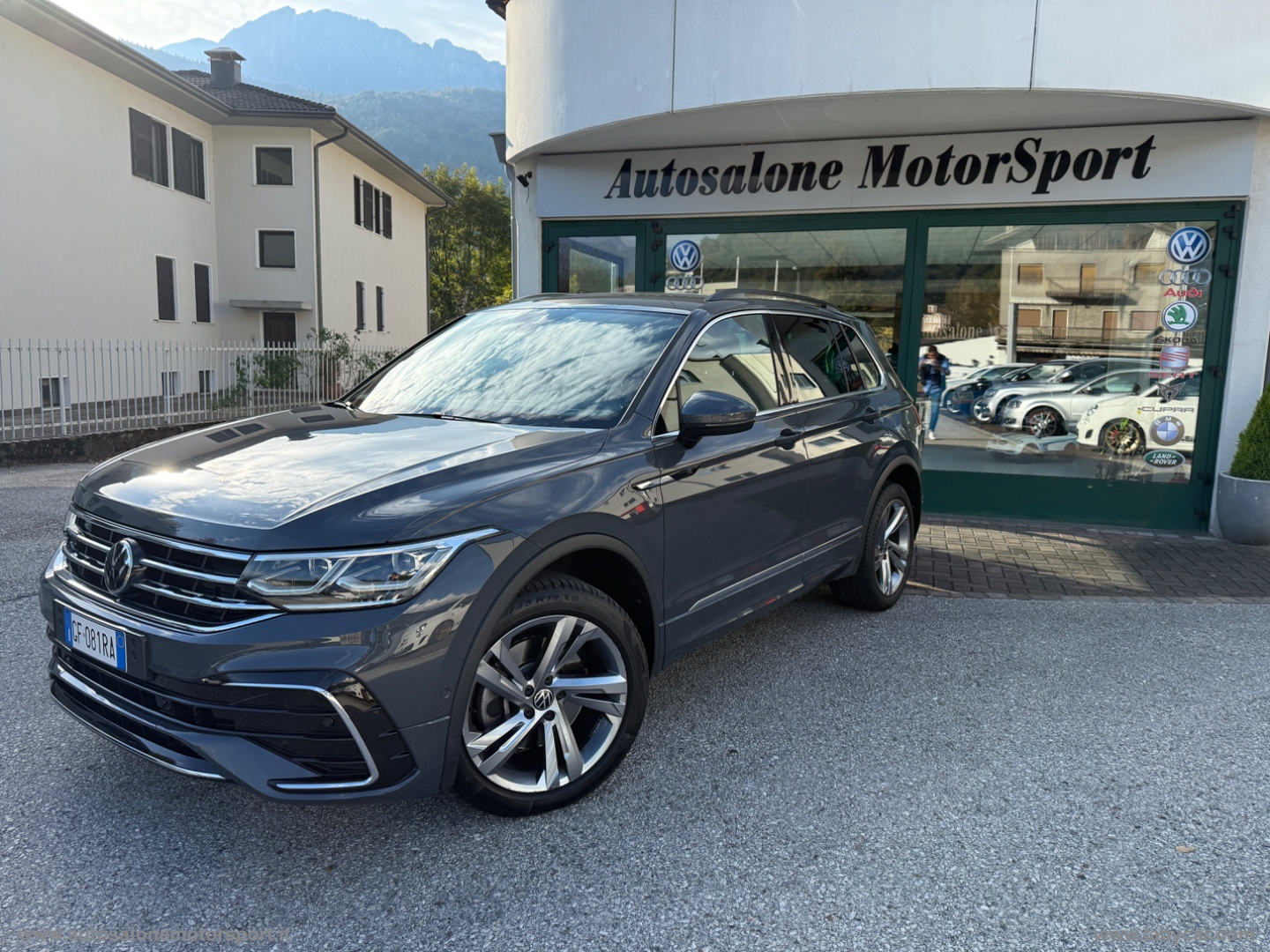 VOLKSWAGEN Tiguan