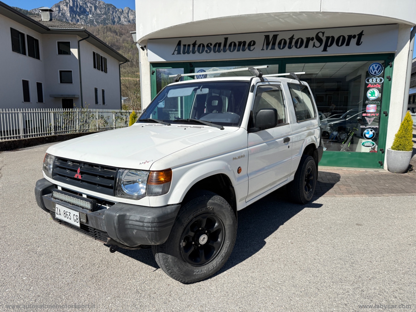 MITSUBISHI Pajero