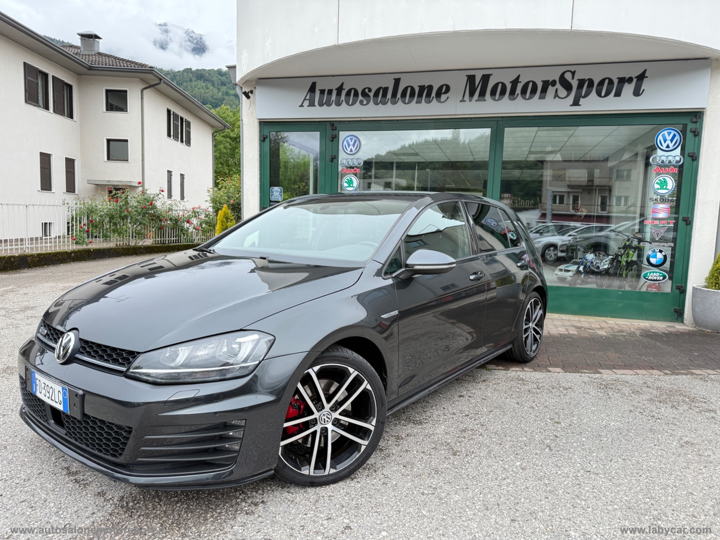 VOLKSWAGEN Golf