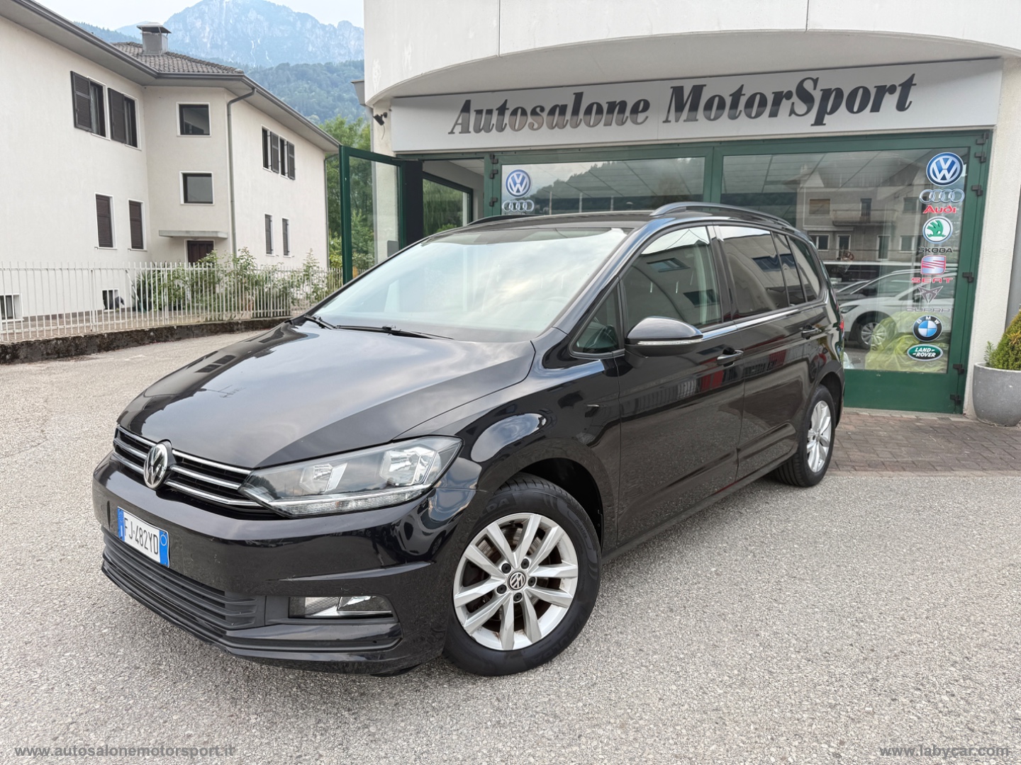 VOLKSWAGEN Touran