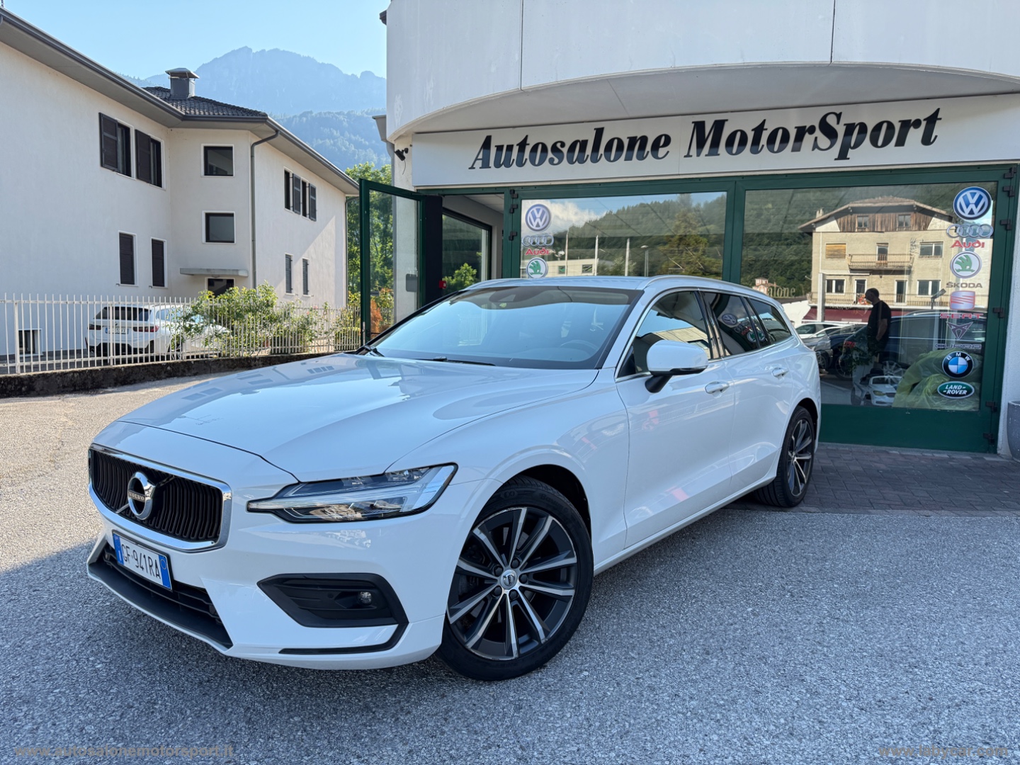 VOLVO V60 B4 