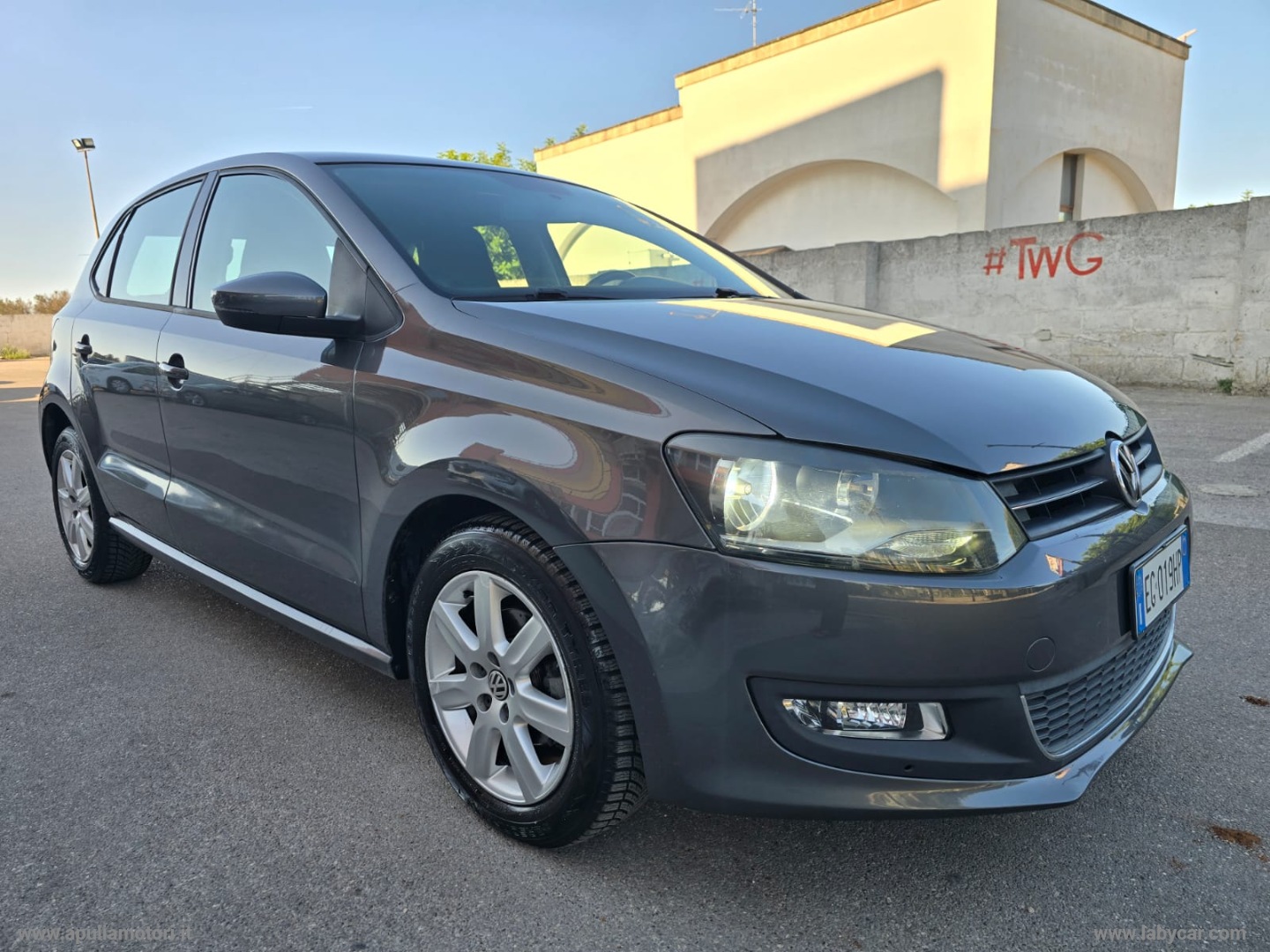 VOLKSWAGEN Polo