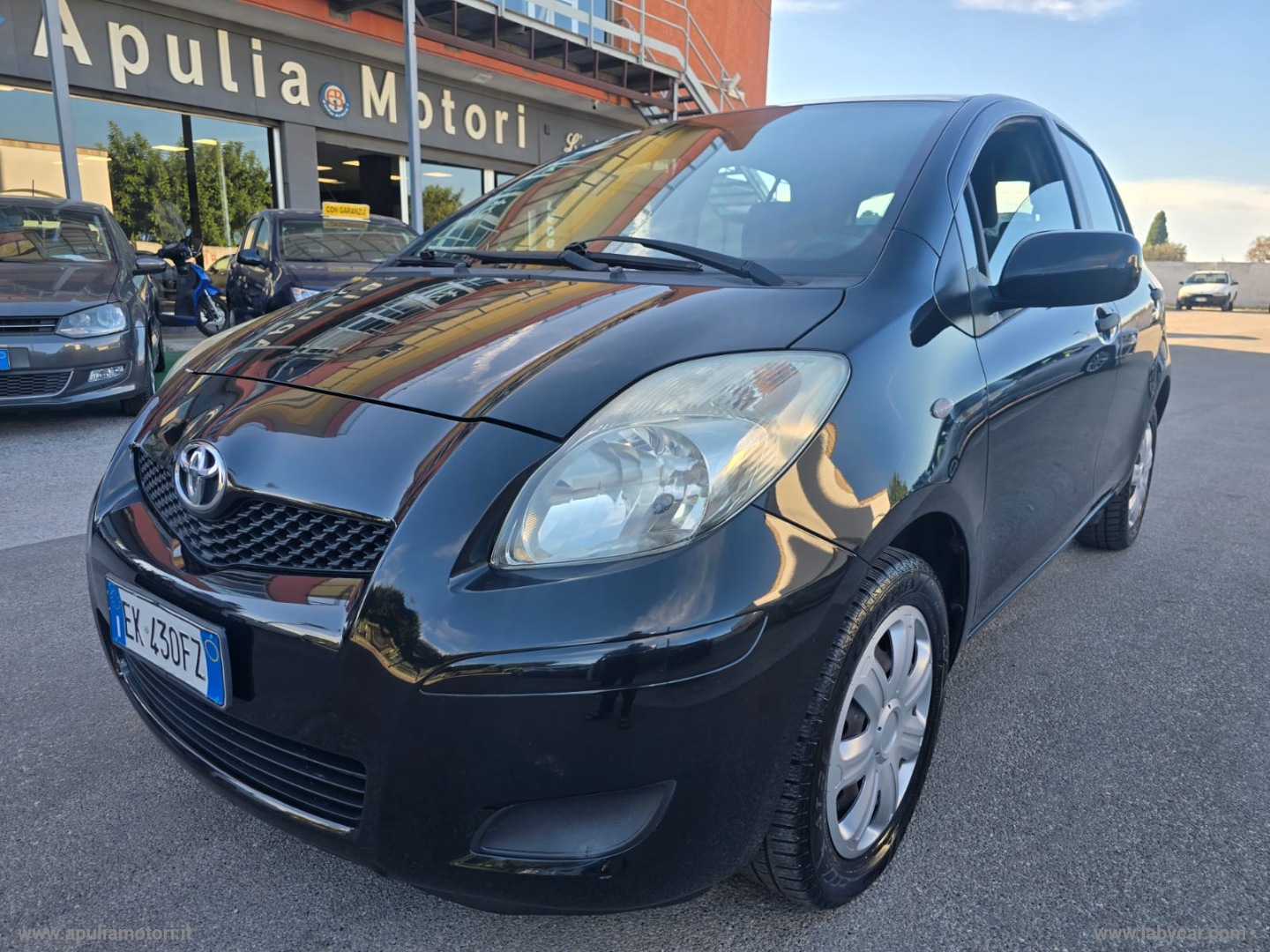 TOYOTA Yaris