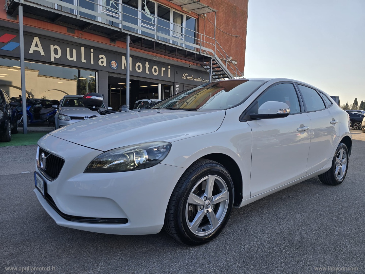 VOLVO V40