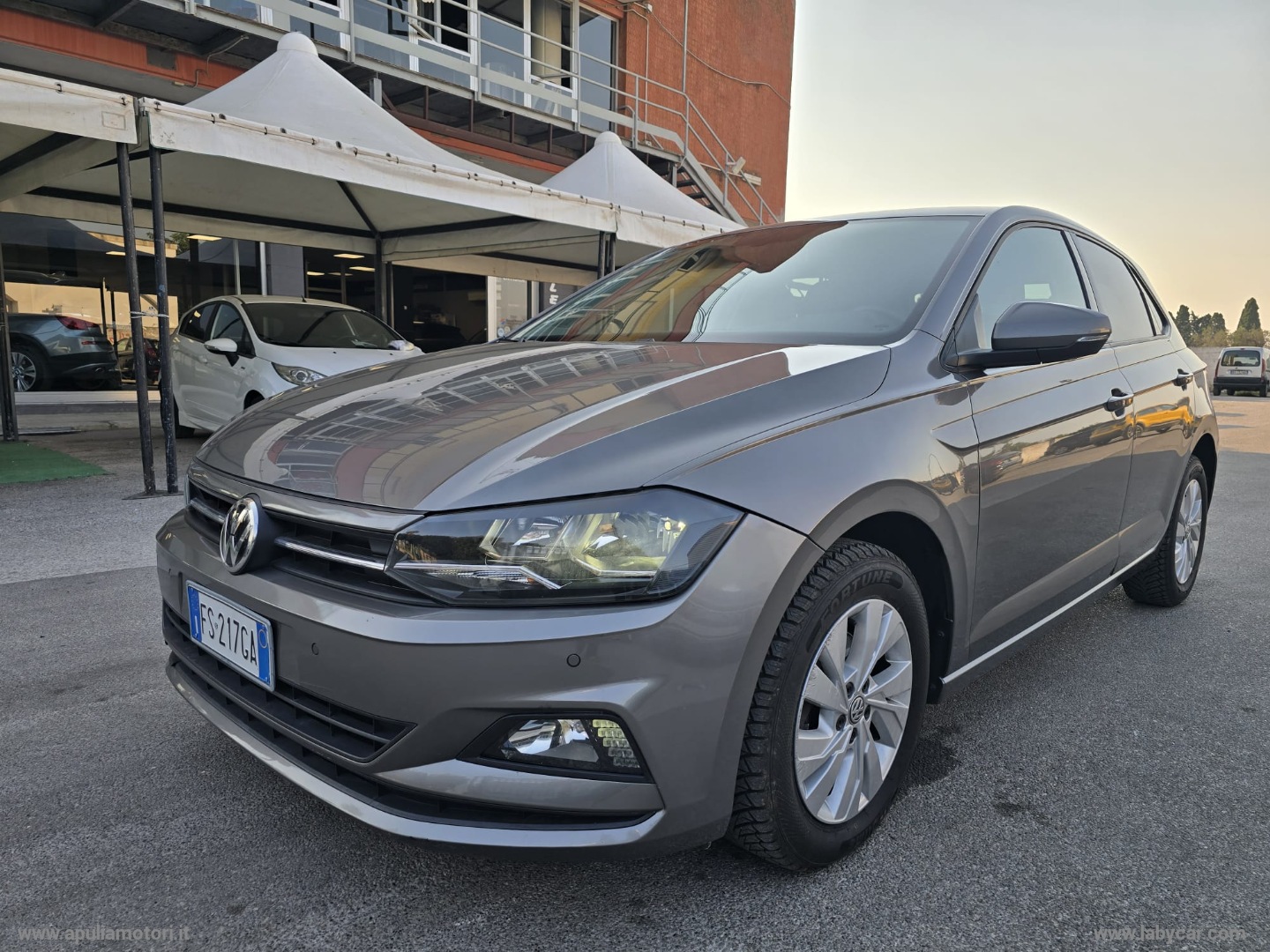 VOLKSWAGEN Polo