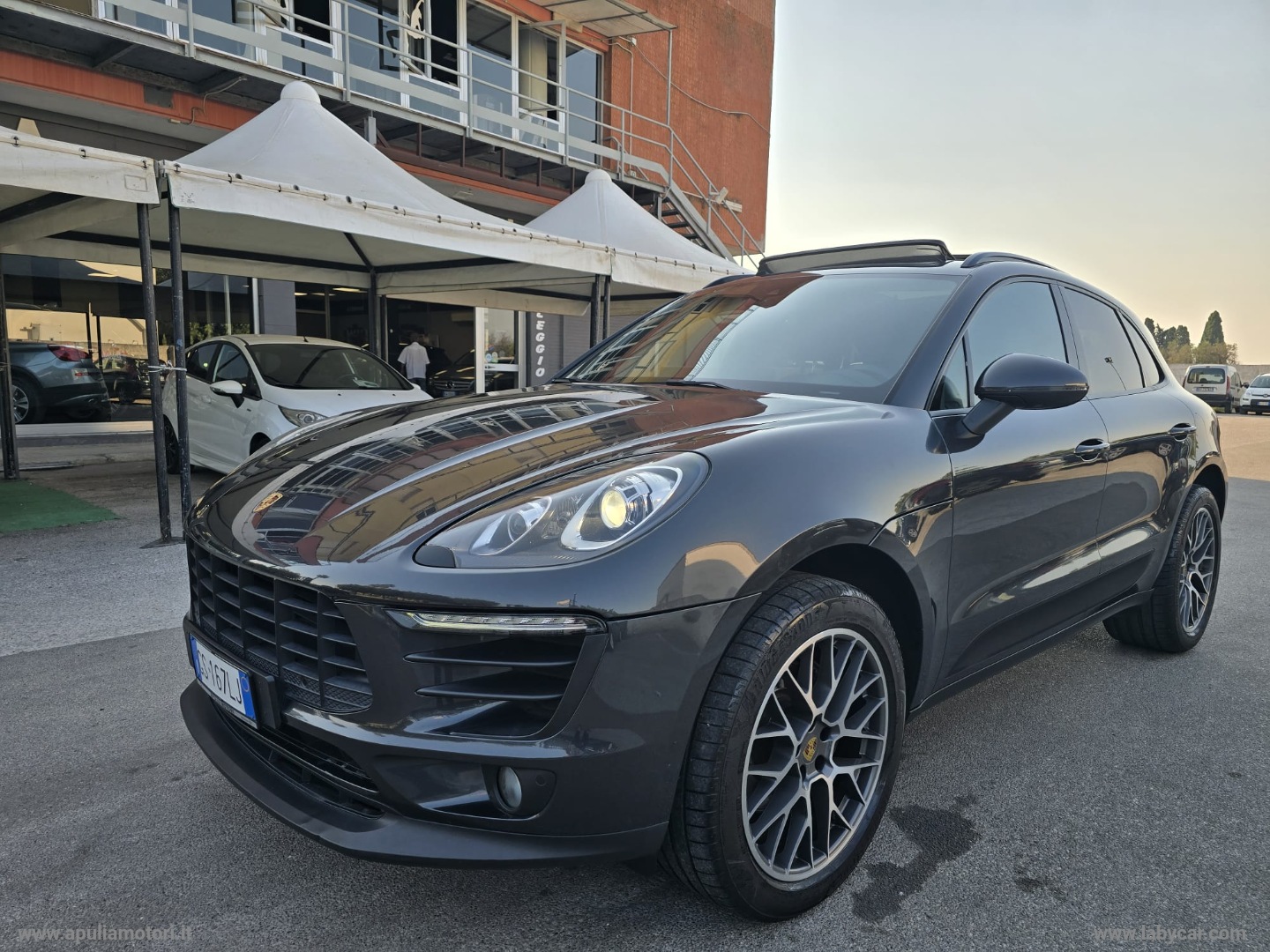 PORSCHE Macan