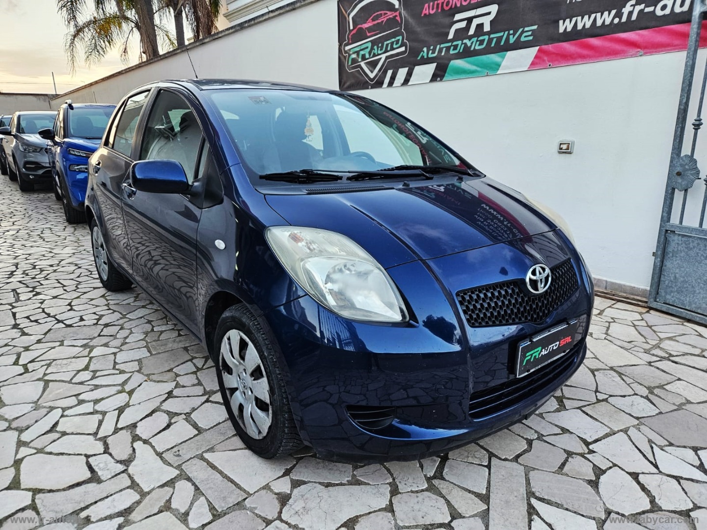 TOYOTA Yaris