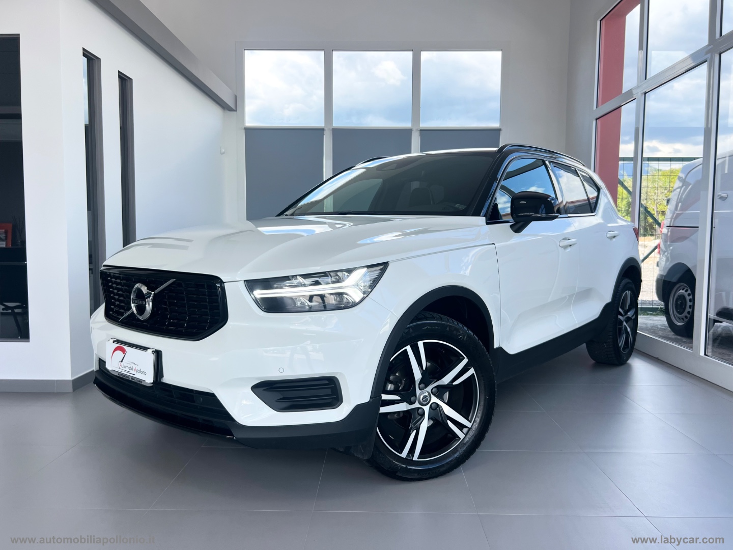 VOLVO XC40